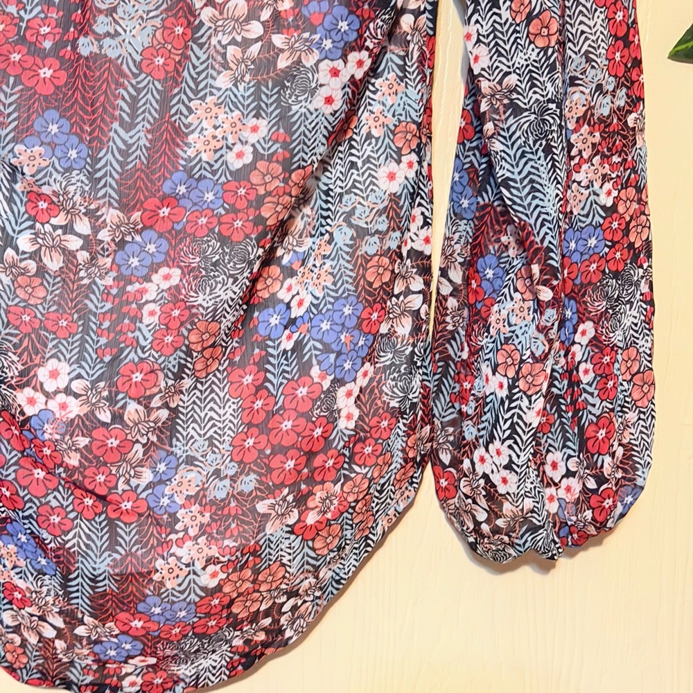 Elegant Floral Long Sleeve Blouse - Picture 8 of 9